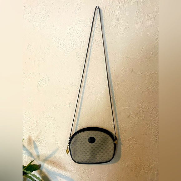 Gucci Handbags - Gucci Vintage Crossbody Purse